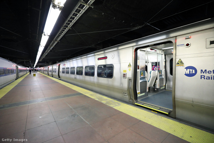 Közel üres Metro North állomás a Grand Central Terminalnál New Yorkban 2020. március 12-én