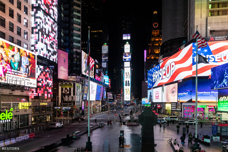 A szinte üres Times Square 2020. március 18-án