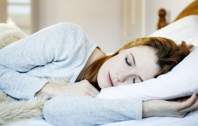 Az oldalt alvás horkolás esetén is segíthet
