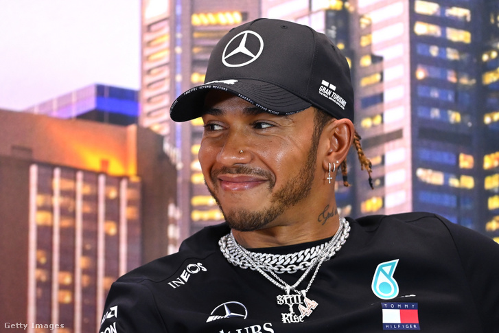 Lewis Hamilton a végül törölt Ausztrál Nagydíj előtti sajtótájékoztatón