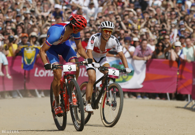 Kulhavy a svájci Nino Schurter  előtt