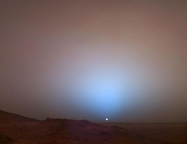 Szép Marsi napnyugta, csak épp nem a Curiosity készítette a képet