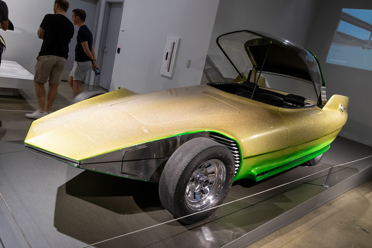 Még egy Batman-jármű? Csak majdnem, ez az 1966-68-as Denevérember-sorozat Catwomanjéé, és egy 1956-os Citroen DS az alapja