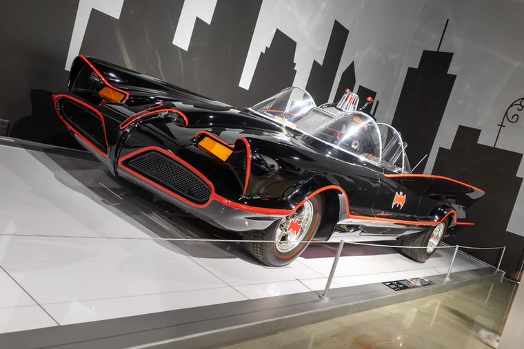 És íme a legfaszább Batmobile valamennyi közül - az 1966-68-as sorozaté