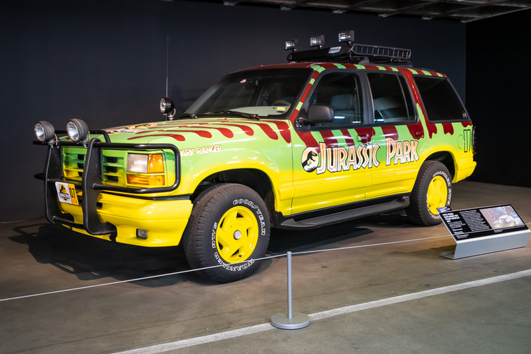 Egy autó, amit kivételesen egy dinoszaurusz sem sem taposott matricává: ez az 1992-es Ford Explorer XLT szerepelt az 1993-as Jurassic Parkban