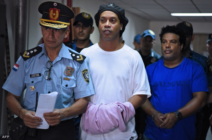 Ronaldinho és testvére az asuncióni börtönben 2020. március 7-én