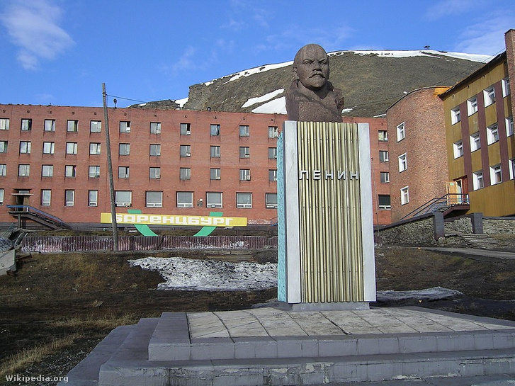Ismerős figura az oroszok lakta Barentsburg bányászvárosban