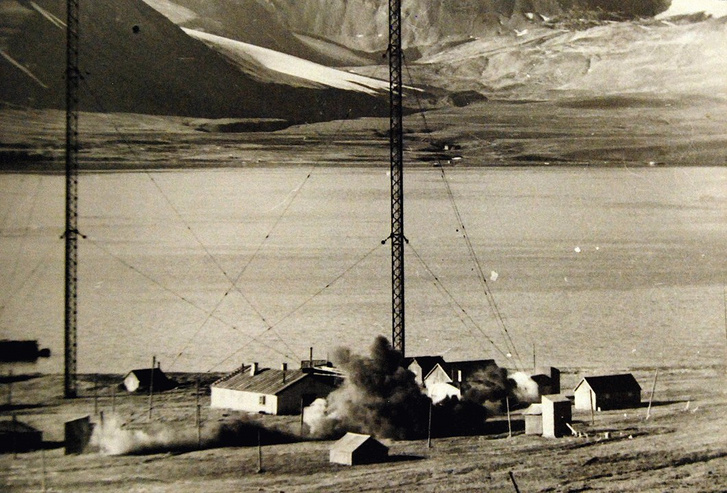 1941-ben a szövetségesek evakuálták a Spitzbergákat, itt egy rádióállomást robbantanak fel