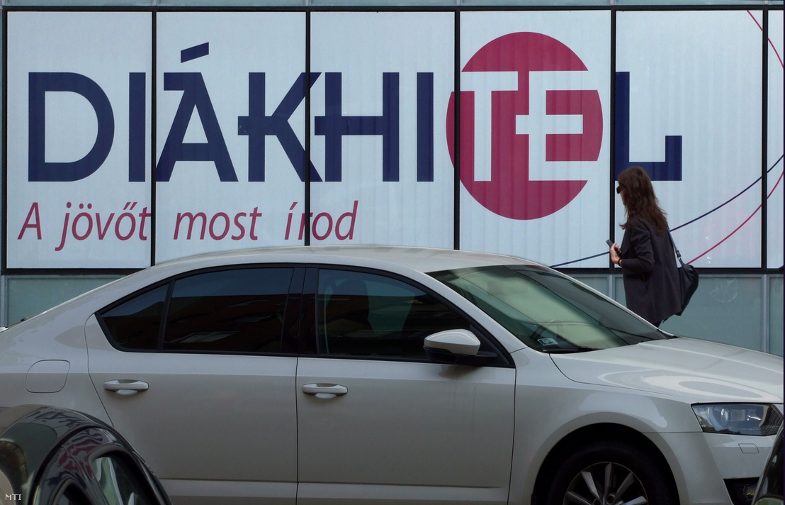 A Diákhitel bankkölcsön reklámja Budapesten 2017-ben.