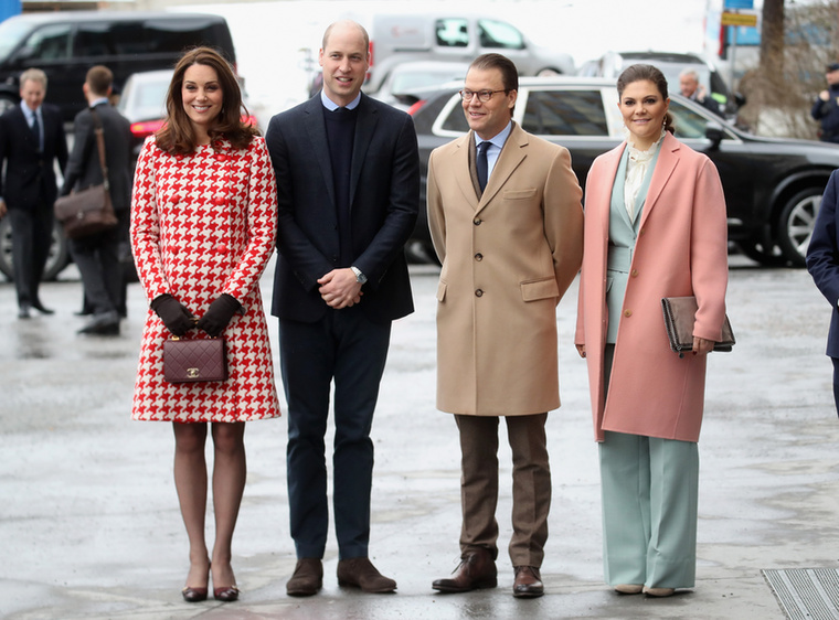 És akkor is a picik nélkül pózoltak, amikor angol "kollégáik" Vilmos herceg és felesége, Kate Middleton meglátogatták őket