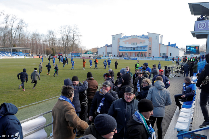 Az FK Szluck-Szlavia Mozir-meccs a szlucki városi stadionban 2020. március 22-én.