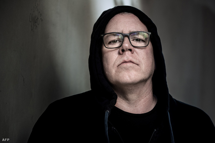 Bret Easton Ellis 2019-ben egy párizsi fotózáson.