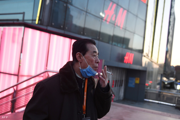A kínai férfiak 54 százaléka dohányzik