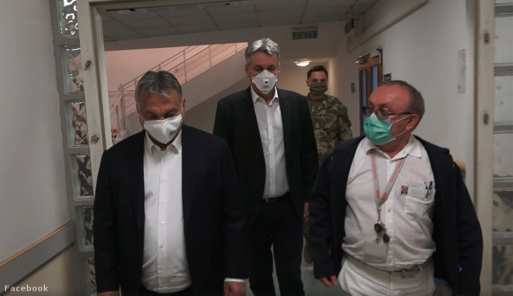 Orbán Viktor kórházlátogatáson Bedros J. Róberttel a Szent Imre Kórházban 2020. április 10-én.