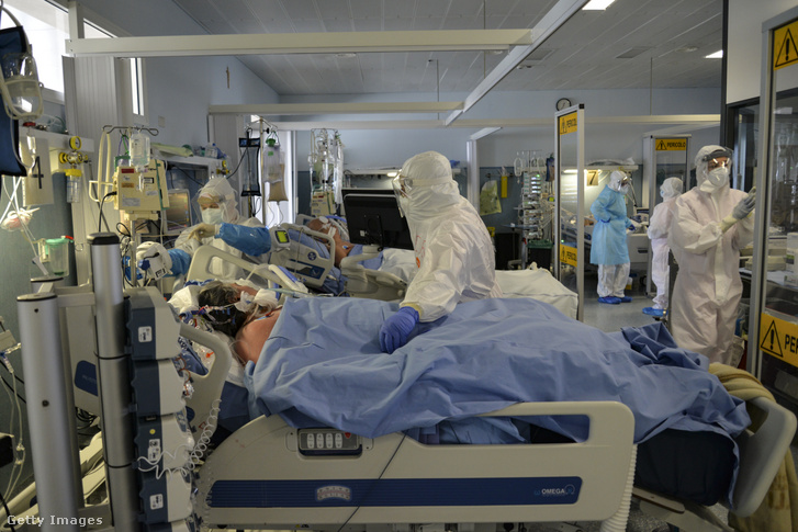 Intenzív osztály egy olasz kórházban 2020. április 22-én