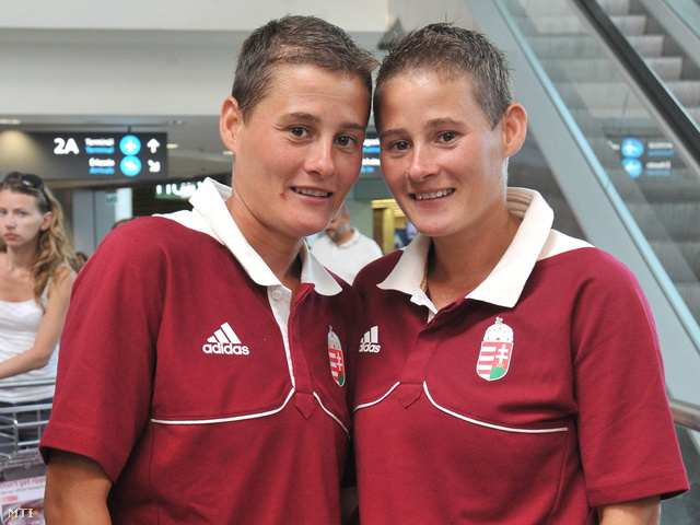 Biacsi Bernadett (b) és Biacsi Ilona paralimpikon atléták