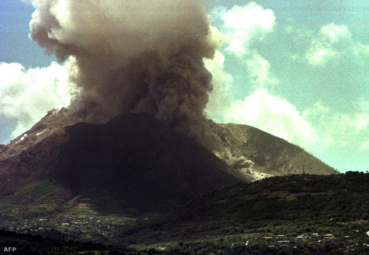 A Soufriere nevű vulkán kitörése 1997-ben
