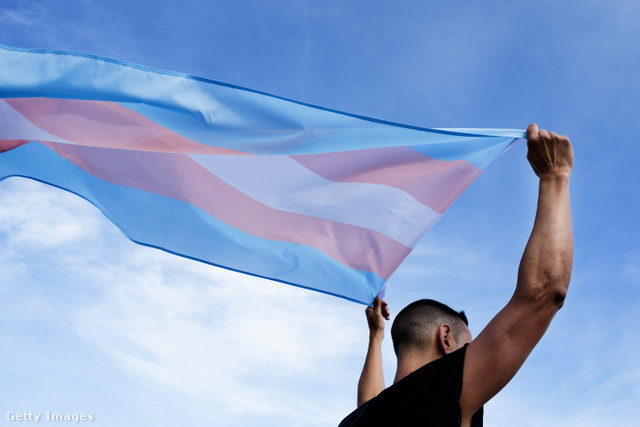 Nagyot rúgott a transz emberekbe a kormány a világjárvány közepén