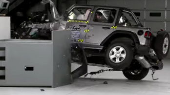 Felborult a Jeep Wrangler a törésteszten
