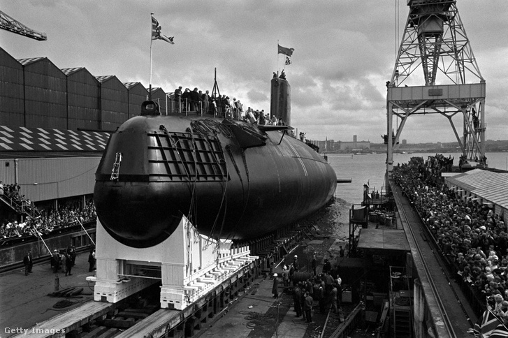 A HMS Conqueror vízre bocsájtása