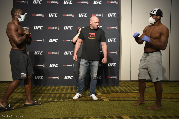 Uriah Hall és Jacare Souza az UFC 249 mérlegelésen 2020. május 8-án, Jacksonville-ben
