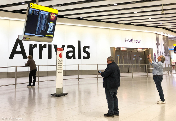 A Heathrow-i repülőtér érkezési oldalán