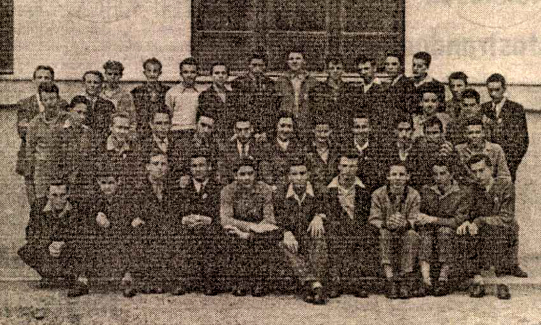 Bolyais diákok 1958-ban. A felső sorban jobbról a hatodik Moyses Márton Forrás: Háromszék 2001. / Arcanum adatbázis