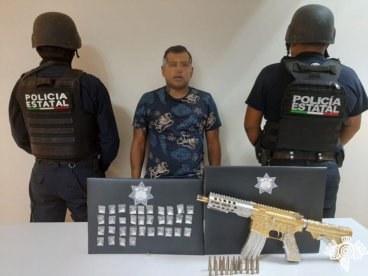 Víctor Iván N. és a lefoglalt fegyver, illetve a kábítószer