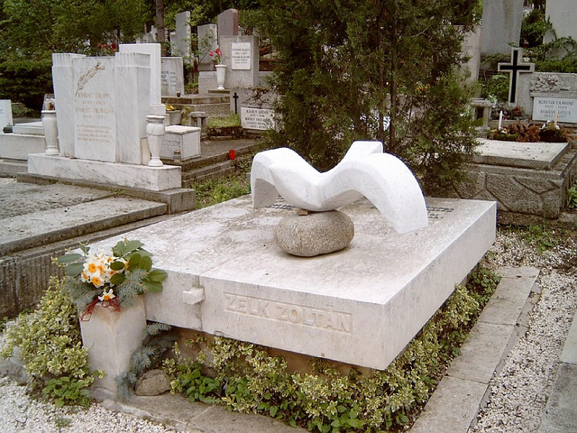 Zelk Zoltán sírja a Farkasréti temetőben