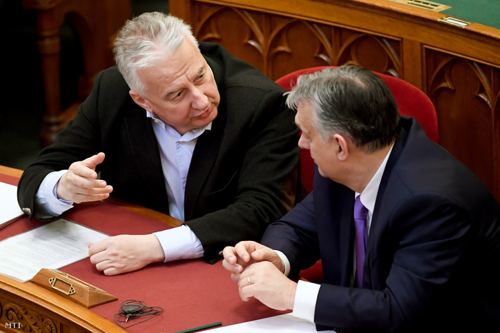 Deputy Prime Minister Zsolt Semjén (l) and Prime Minister Viktor Orbán (r) conversing in Parliament on 10 March 2020.
