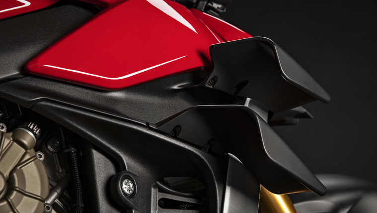 2020-Ducati-Streetfighter-V4-18