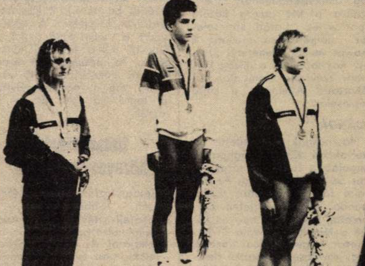 A második helyezett Kathrin Zimmermann, az olimpiai bajnok Egerszegi Krisztina és a harmadik helyezett Cornelia Sirch a 200 m-es hátúszás eredményhirdetésén a 24. nyári olimpián.