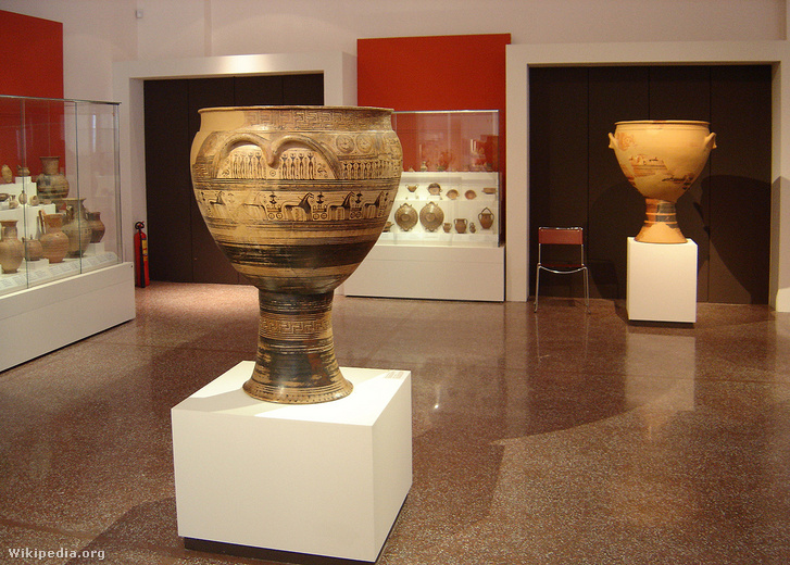 A Hirschfeld Krater néven ismert ókori, geometrikus stílusú görög edény.az Athéni Régészeti Múzeumban.