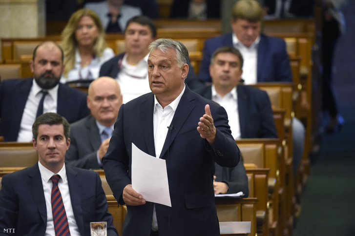 Orbán Viktor miniszterelnök azonnali kérdésre válaszol az Országgyűlés plenáris ülésén 2020. május 25-én
