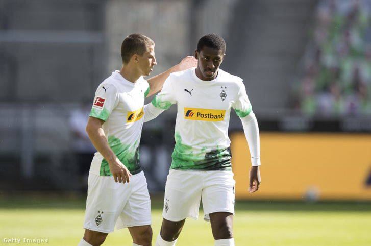 A Bundesligában 4 év sérülés után bemutatkozó Mamadou Doucouré (j)