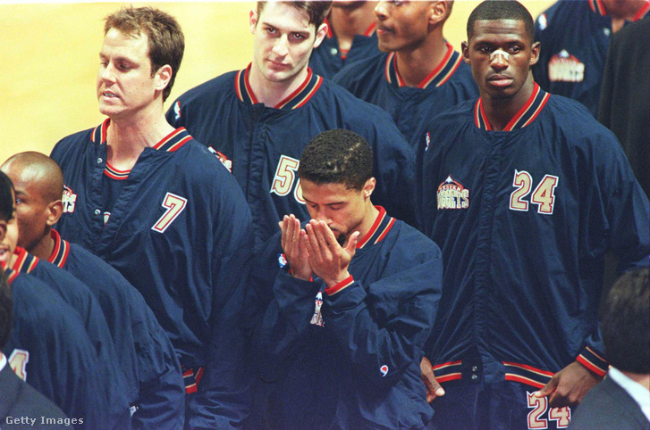 A himnusz alatt imádkozó NBA-játékos, Mahmoud Abdul-Rauf