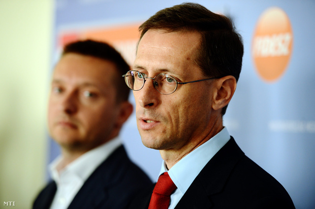 Varga Mihály és Rogán Antal a Fidesz-frakció ülését követően a Képviselői Irodaházban