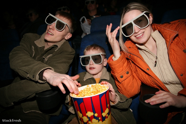 stockfresh 646893 family-in-stereo-cinema-focus-on-popcorn sizeS