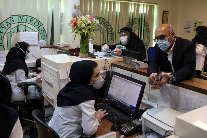 Egy teheráni koronavírus-szűrőállomás