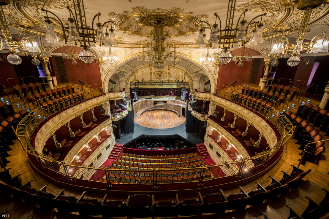 A Pécsi Nemzeti Színház üres nagyterme 2020. március 11-én