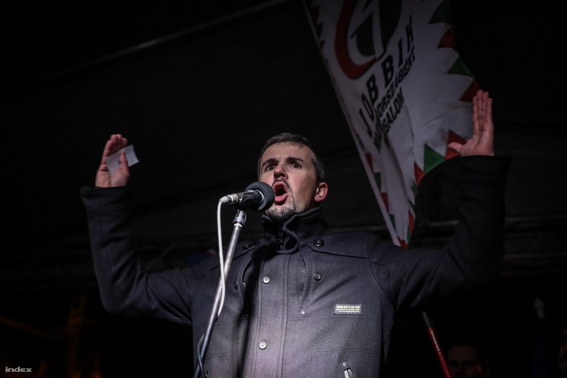 Jakab Péter felszólal a túlóratörvény elleni tüntetésen a Hősök terén 2019. január 5-én