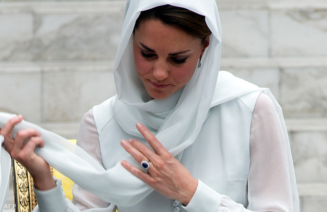 Kate Middleton a hercegi pár keleti körútjának malajziai állomásán