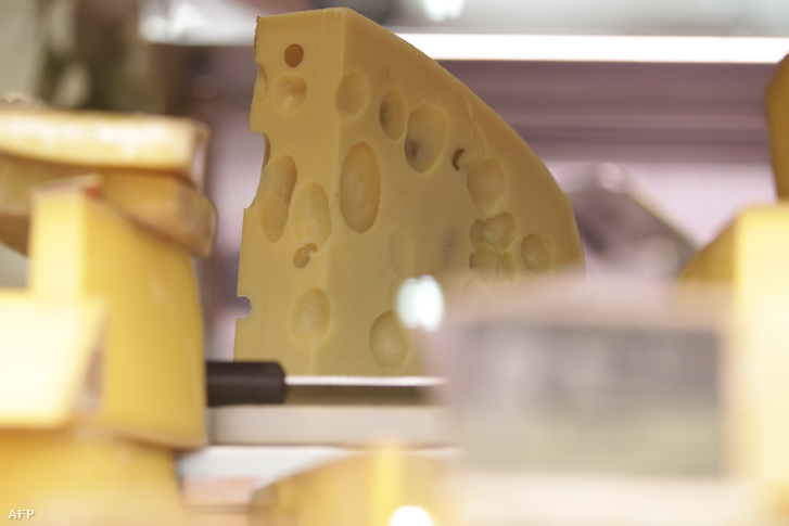 Az ementáli sajt Bern kanton Emmentál-völgyéből ered.