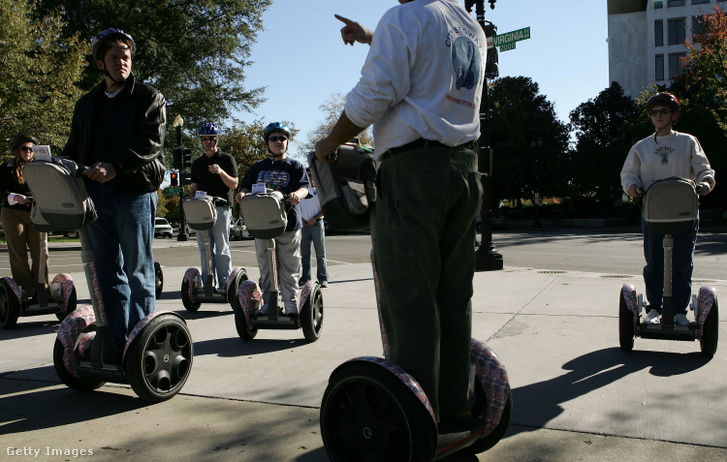 Turisták Segwayen Washingtonban 2004-ben