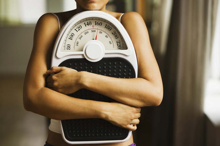 Mennyi fogyás egészséges, és hány kalóriát egyél a fogyáshoz?