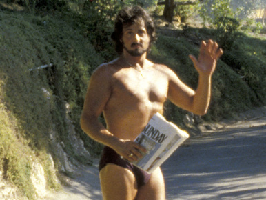1979-ben Stallone egyik reggel egy szál alsóban ment ki az újságért. Ott volt egy fotós