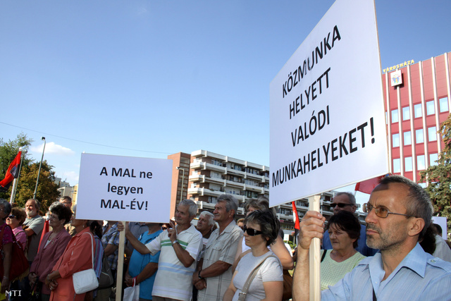Munkahelyük megtartásáért demonstráltak a Mal Zrt. dolgozói és több szakszervezet 2012. szeptember 6-án