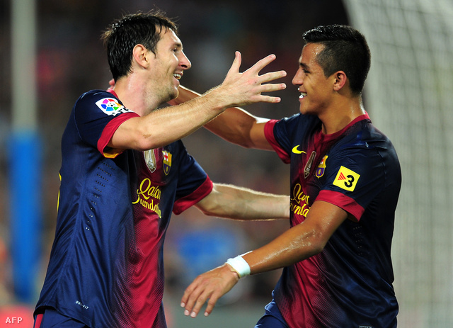 Messi csapattársával, Alexisszel örül