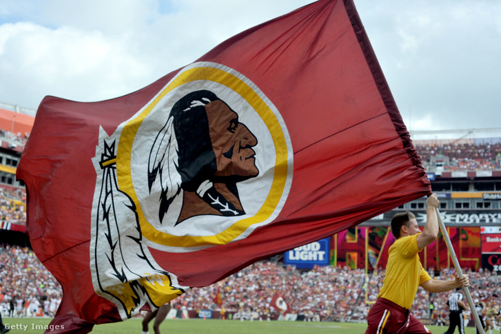 A Washington Redskins logója egy zászlón