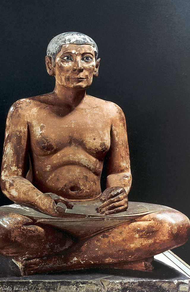 Ülő írnok az 5. dinasztia korából, ókori Egyiptom, Kr. e. 2498–2345